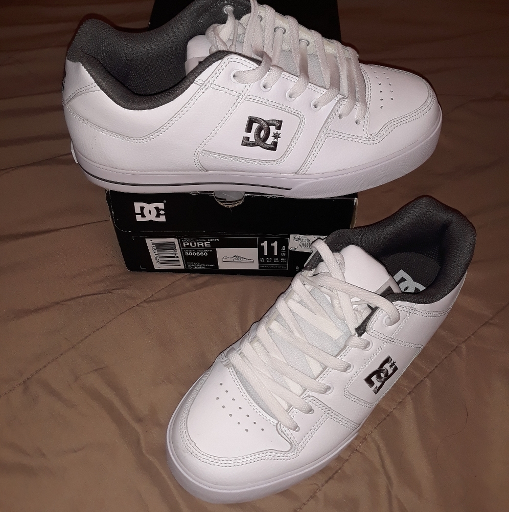 Mens DC sz 11 skate shoes